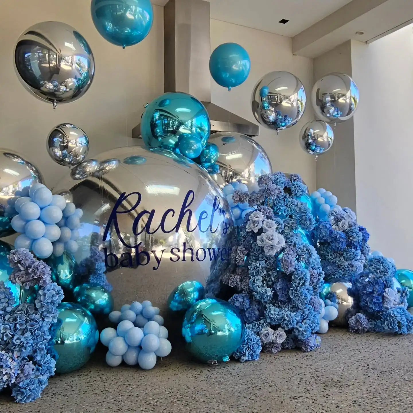 Inflatable Mirror Balls Set of 6 Shiny Silver Airtight Giant Mirror Balloon Hanging PVC Sealed Sphere Ball for Party Decoration